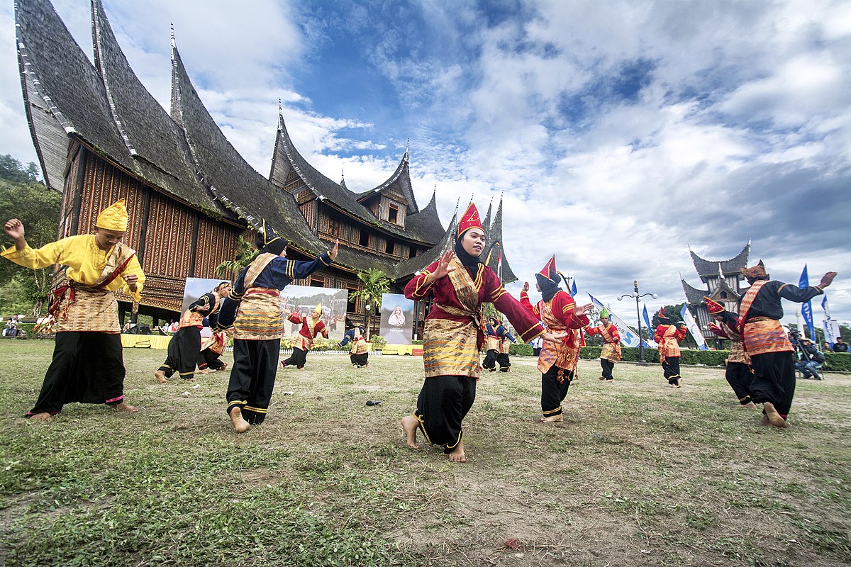 Kesenian tradisional randai Minangkabau